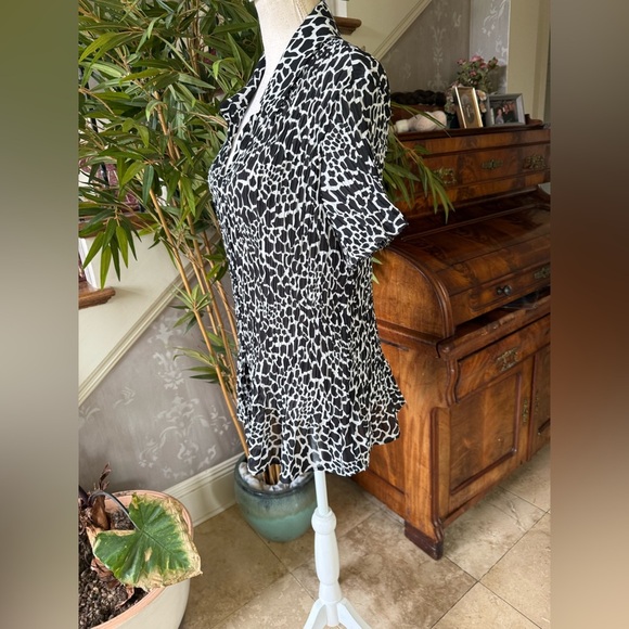 Sunny Leigh ladies NWOT Animal, print button down blouse 2X great travel top top - Picture 6 of 11
